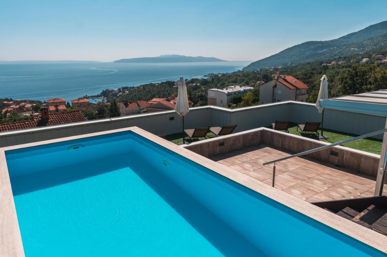 Apartment Lui With Rooftop Swimming Pool Ičići 外观 照片