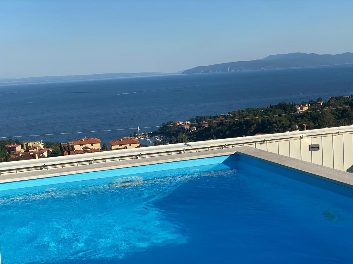 Apartment Lui With Rooftop Swimming Pool Ičići 外观 照片
